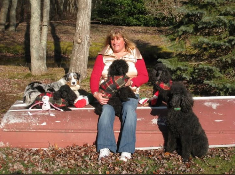 Jane Small facilitates a virtual peer grief support group for adult who have lost a parent to substance-related causes.