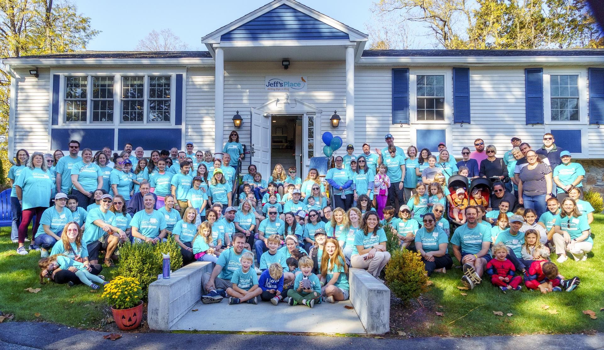 The Jeff’s Place staff and extended community gathered for the organization’s annual Memory Walk. 